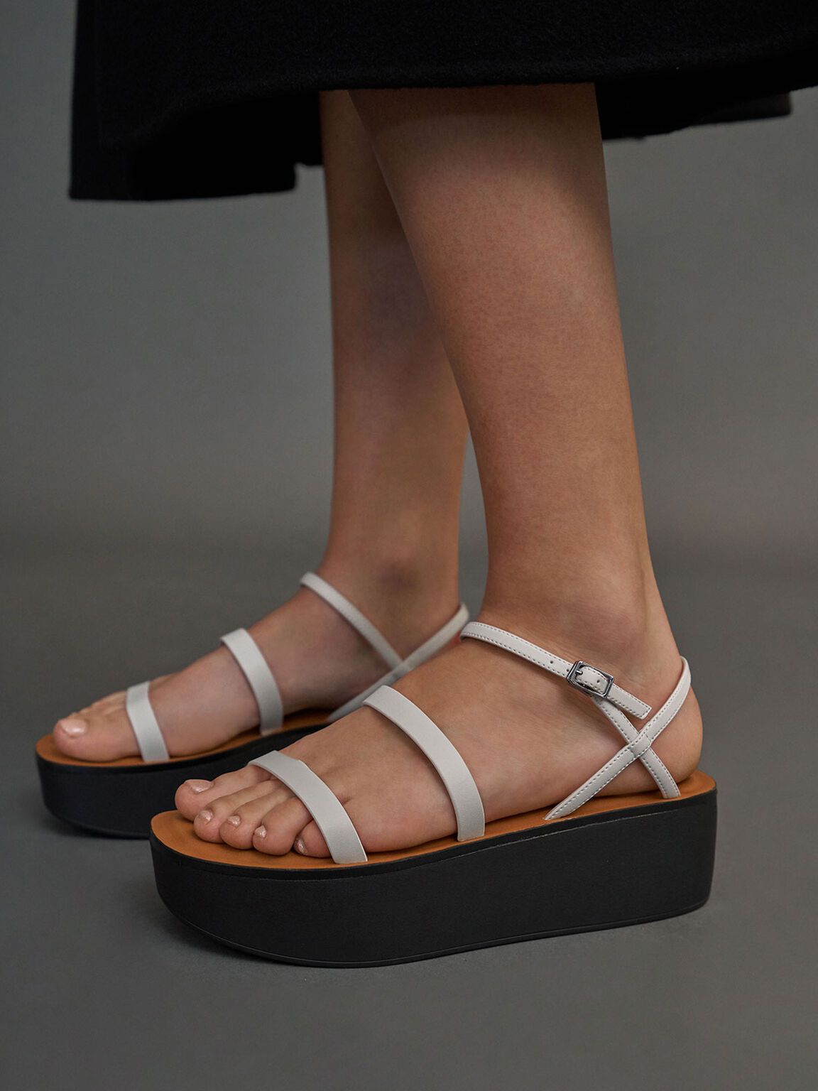 Riemchen-Flatform-Sandalen