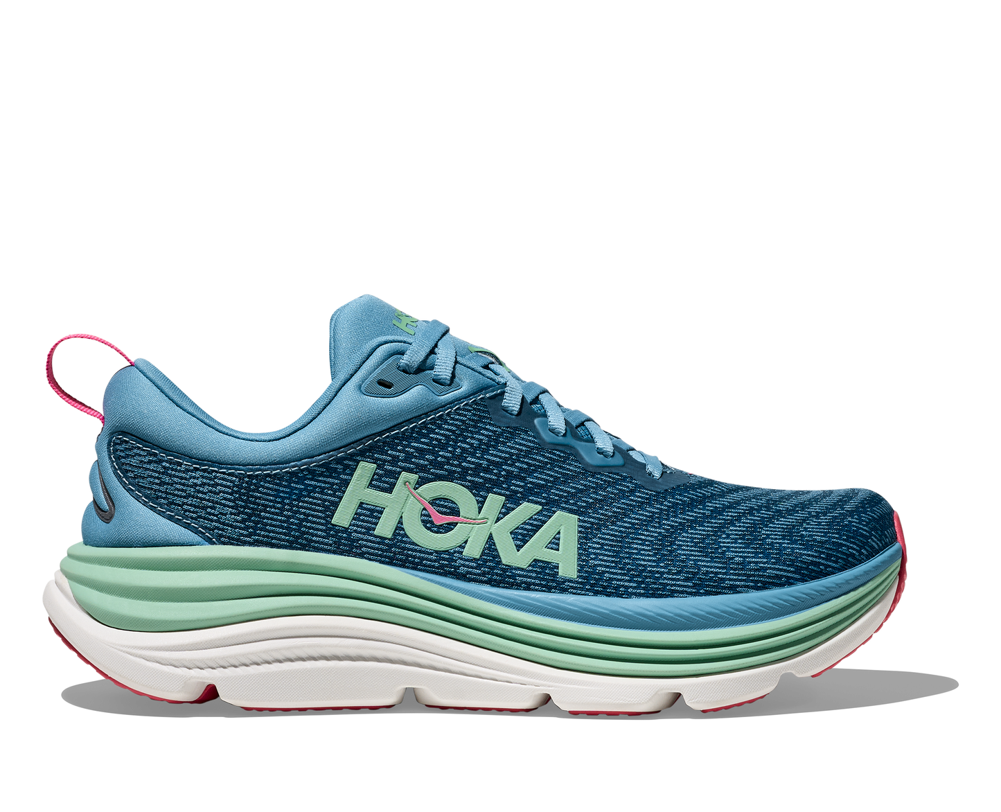 Hoka Gaviota 5 W, skomodell till dam. Denna modell är rymlig i passformen jämfört med andra Hoka skor. Här har ni Hokas stabilaste sko med pronationsstöd. Blå färg i grunden med detaljer i grönt och rosa. Perfekt för löpningen eller arbetspasset där du behöver mycket dämpning. 