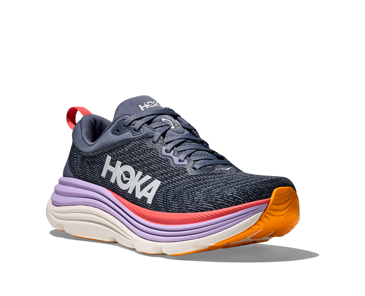 Hoka Gaviota 5 W, skomodell till dam. Denna modell är rymlig i passformen jämfört med andra Hoka skor. Här har ni Hokas stabilaste sko med pronationsstöd. Mörkblå färg i grunden med detaljer i lila, rött och orange. Perfekt för löpningen eller arbetspasset där du behöver mycket dämpning. 