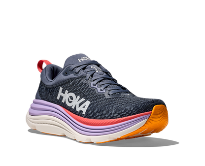 Hoka Gaviota 5 W, skomodell till dam. Denna modell är rymlig i passformen jämfört med andra Hoka skor. Här har ni Hokas stabilaste sko med pronationsstöd. Mörkblå färg i grunden med detaljer i lila, rött och orange. Perfekt för löpningen eller arbetspasset där du behöver mycket dämpning. 