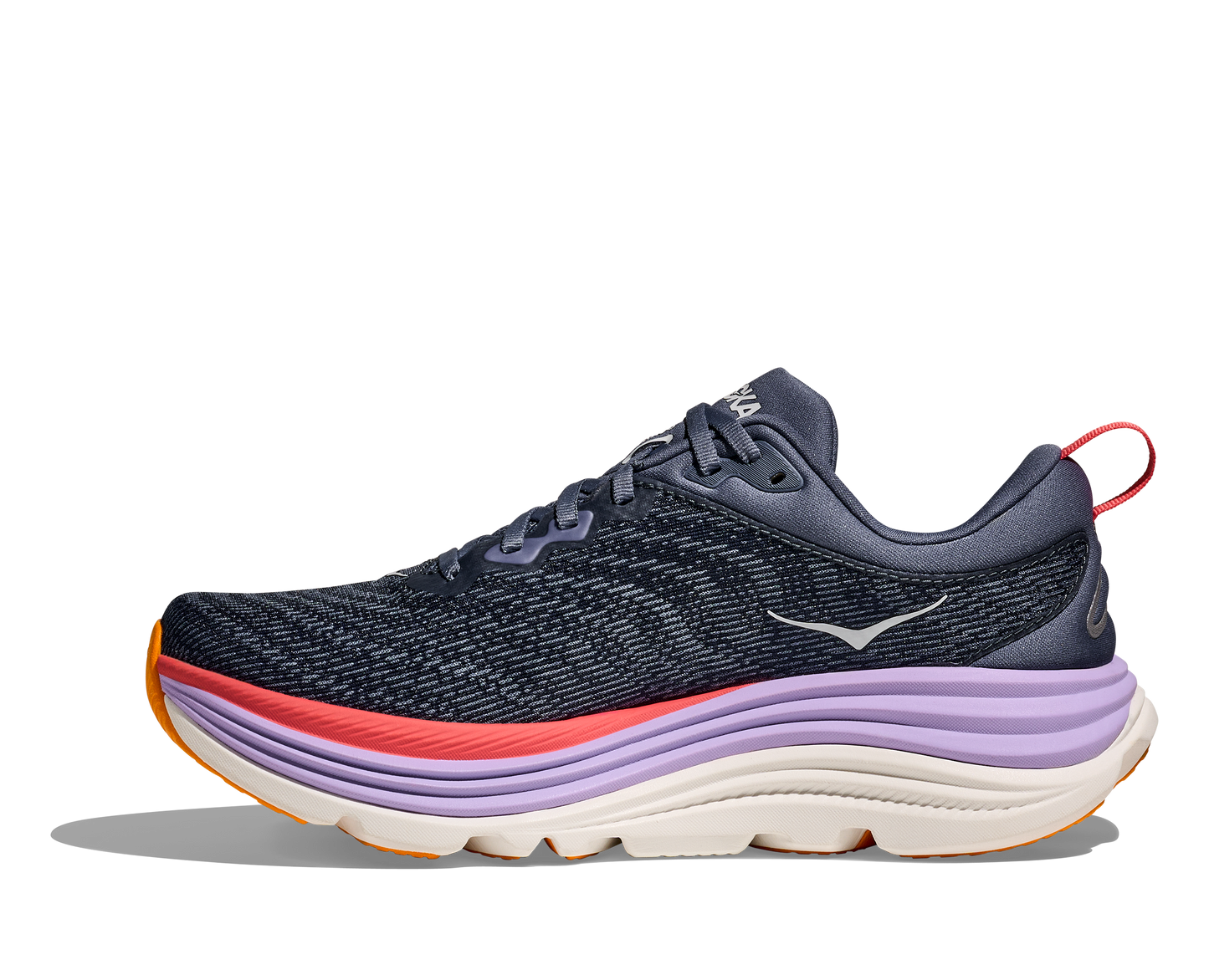 Hoka Gaviota 5 W, skomodell till dam. Denna modell är rymlig i passformen jämfört med andra Hoka skor. Här har ni Hokas stabilaste sko med pronationsstöd. Mörkblå färg i grunden med detaljer i lila, rött och orange. Perfekt för löpningen eller arbetspasset där du behöver mycket dämpning. 