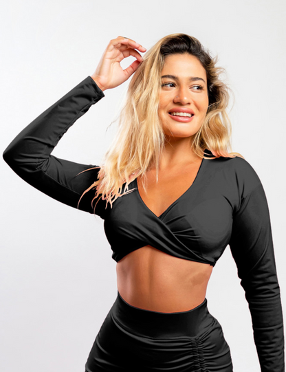 FALDA SHORT Y BLUSA CORTA DE MANGA LARGA